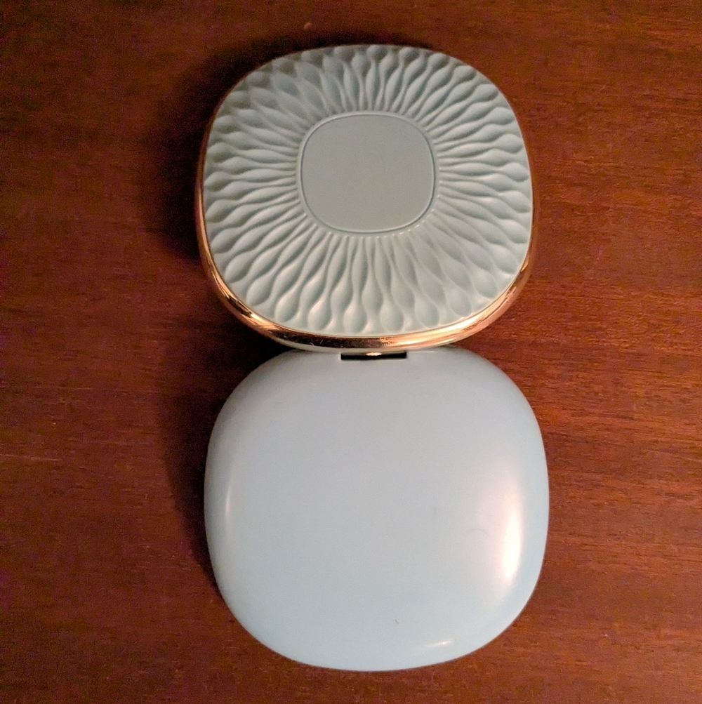 Vintage Look Mirror Compact - Picture 6 of 7